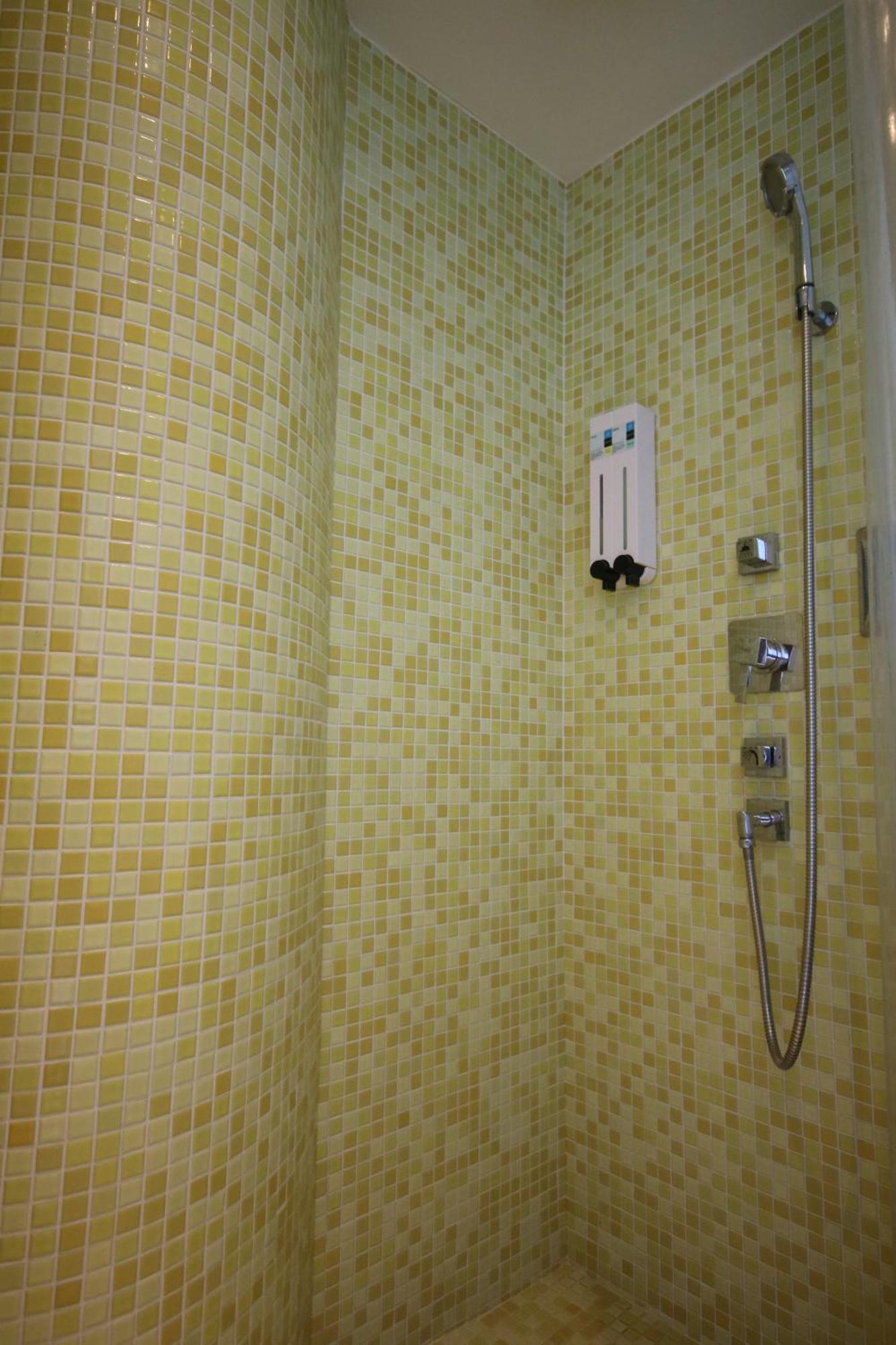 Hotel Papa Whale-Kaohsiung Formosa Boulevard Buitenkant foto